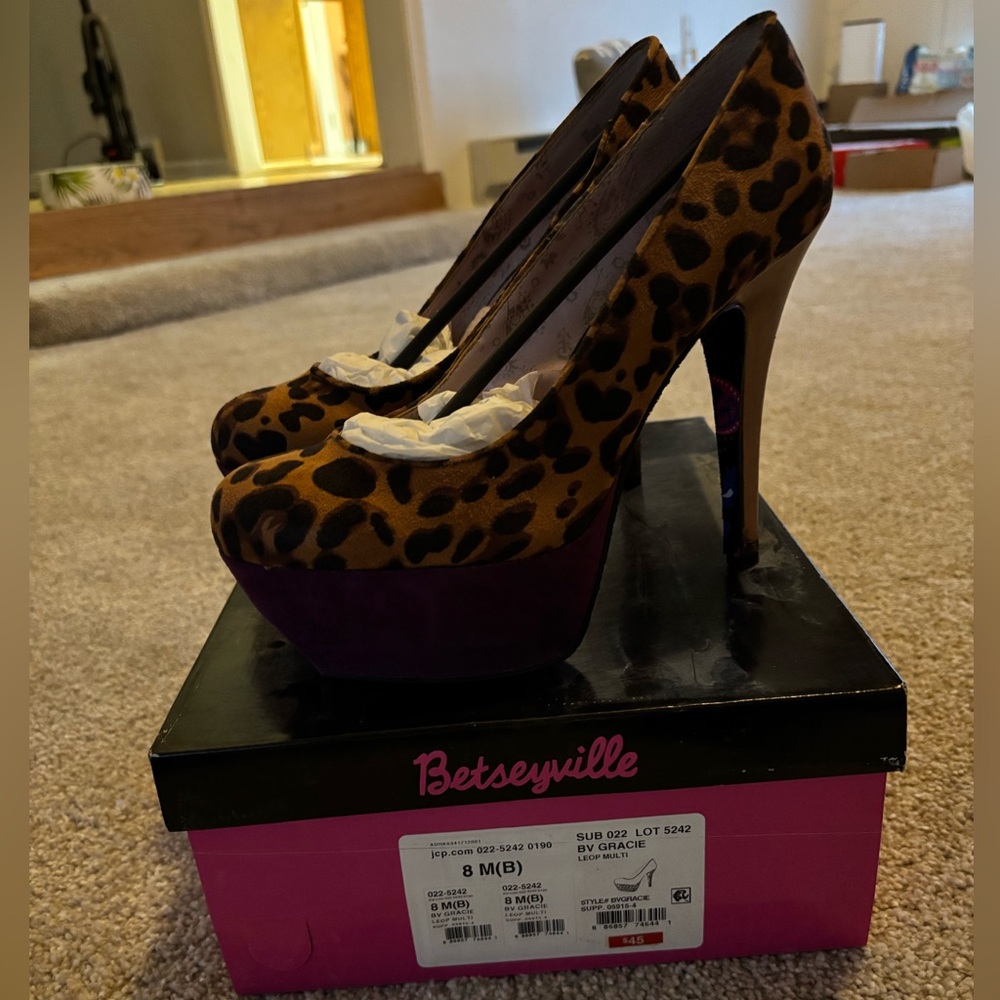 Leopard Betseyville heel